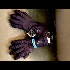 NWT SKI GLOVES